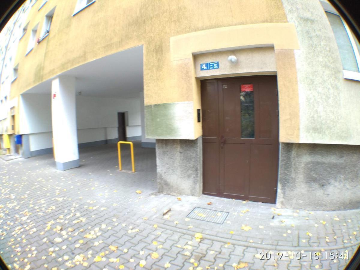 2120 Przyjazni 4 - Tanie Pokoje - Samodzielne Zameldowanie - Self Check In Poznan Exterior foto