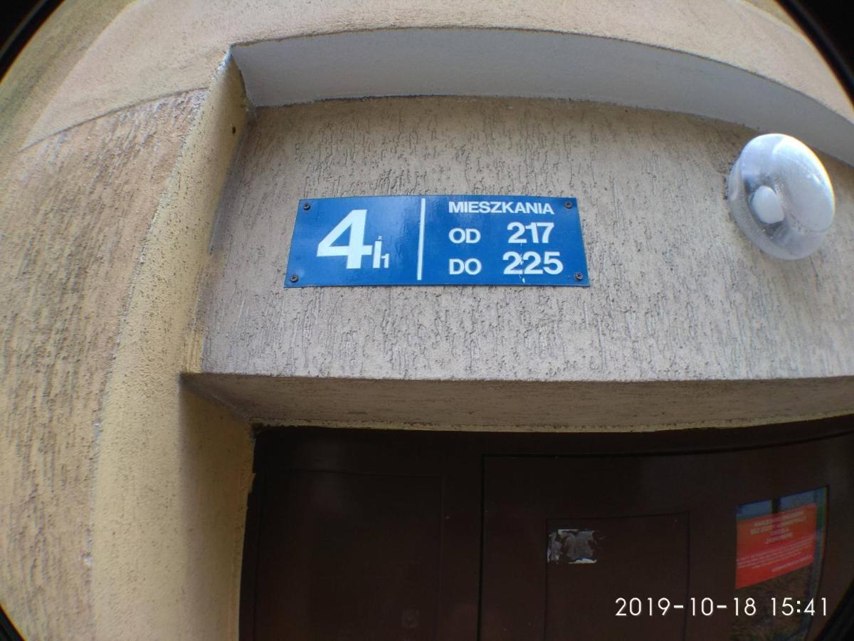 2120 Przyjazni 4 - Tanie Pokoje - Samodzielne Zameldowanie - Self Check In Poznan Exterior foto
