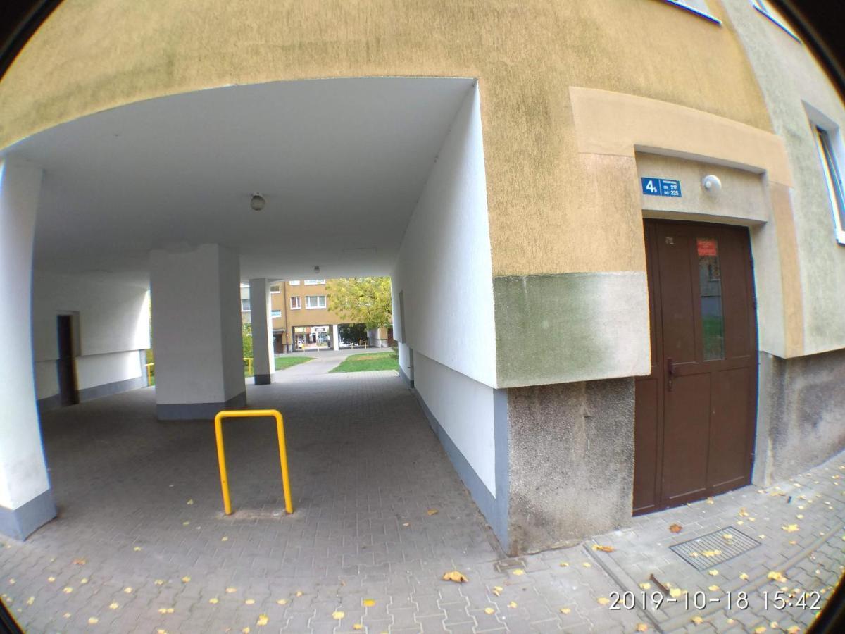 2120 Przyjazni 4 - Tanie Pokoje - Samodzielne Zameldowanie - Self Check In Poznan Exterior foto