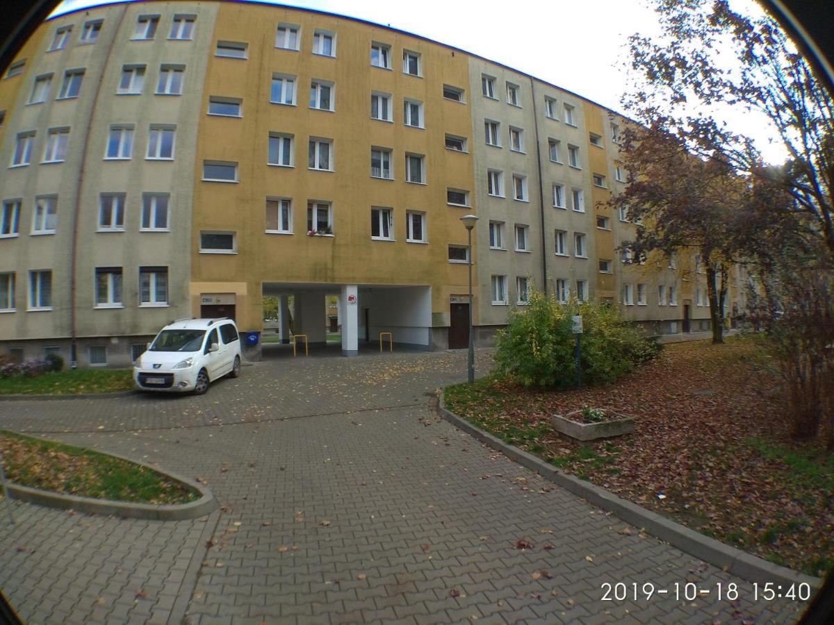 2120 Przyjazni 4 - Tanie Pokoje - Samodzielne Zameldowanie - Self Check In Poznan Exterior foto