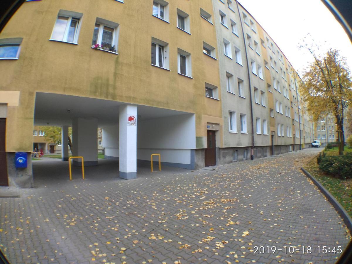 2120 Przyjazni 4 - Tanie Pokoje - Samodzielne Zameldowanie - Self Check In Poznan Exterior foto