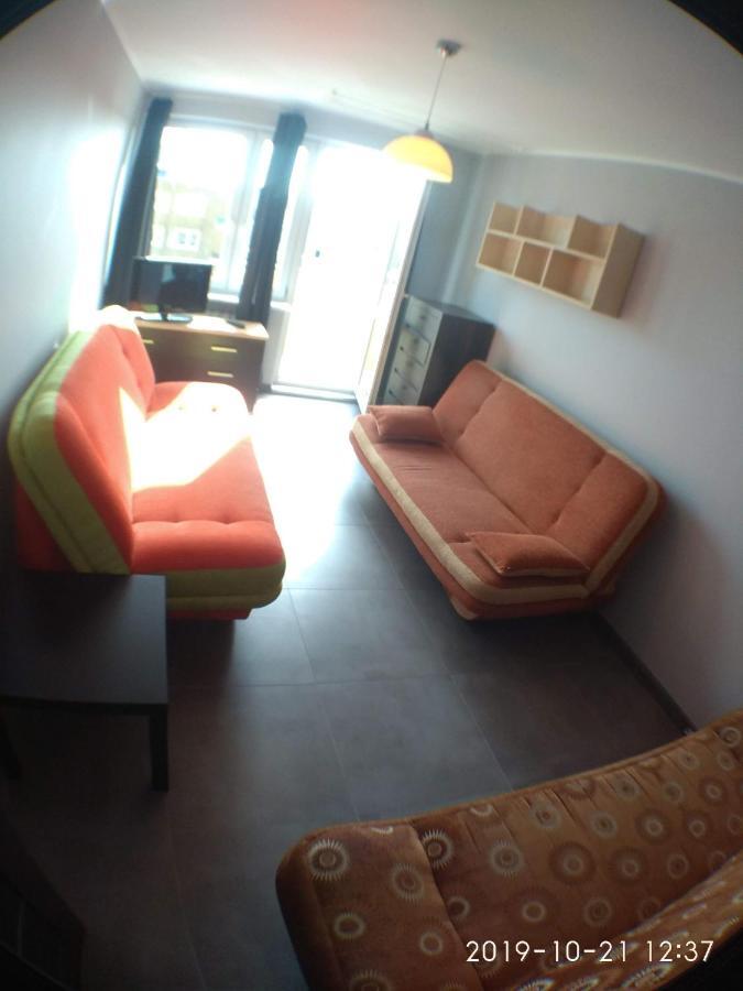 2120 Przyjazni 4 - Tanie Pokoje - Samodzielne Zameldowanie - Self Check In Poznan Exterior foto